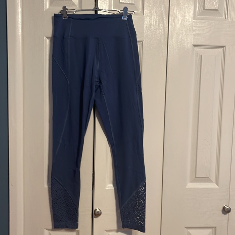 Victoria's Secret PINK sport leggings in blue with mesh bottom size small NWOT